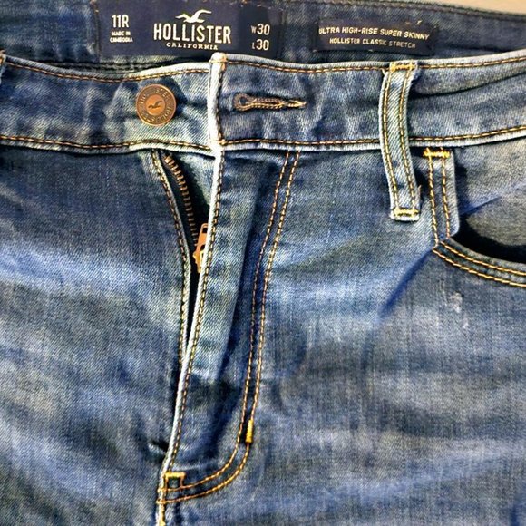 Hollister Jeans/ ULTRA HIGH-RISE RIPPED MEDIUM WASH SUPER SKINNY JEANS Size 30 - Picture 3 of 7